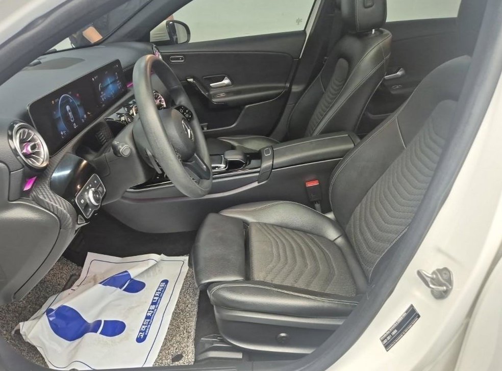 벤츠 A 클래스 A250 4MATIC 세단 사진 10