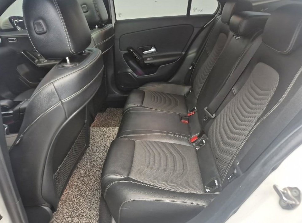벤츠 A 클래스 A250 4MATIC 세단 사진 11