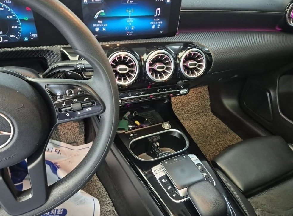 벤츠 A 클래스 A250 4MATIC 세단 사진 16