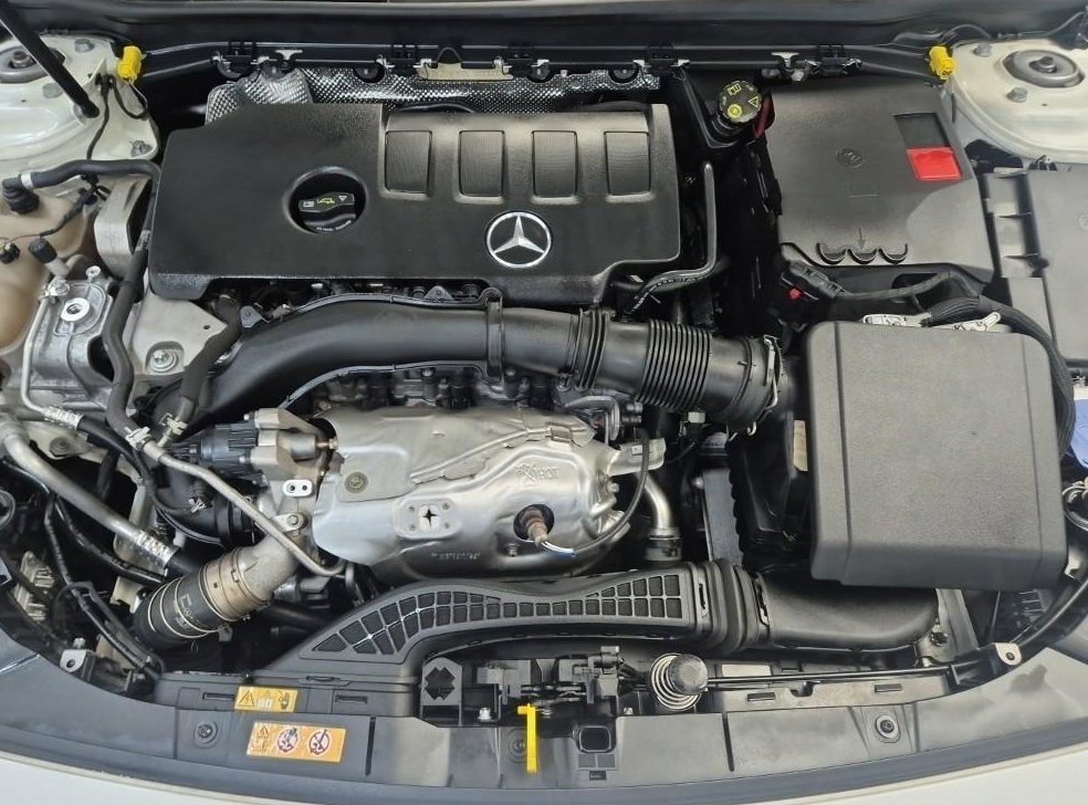 벤츠 A 클래스 A250 4MATIC 세단 사진 17