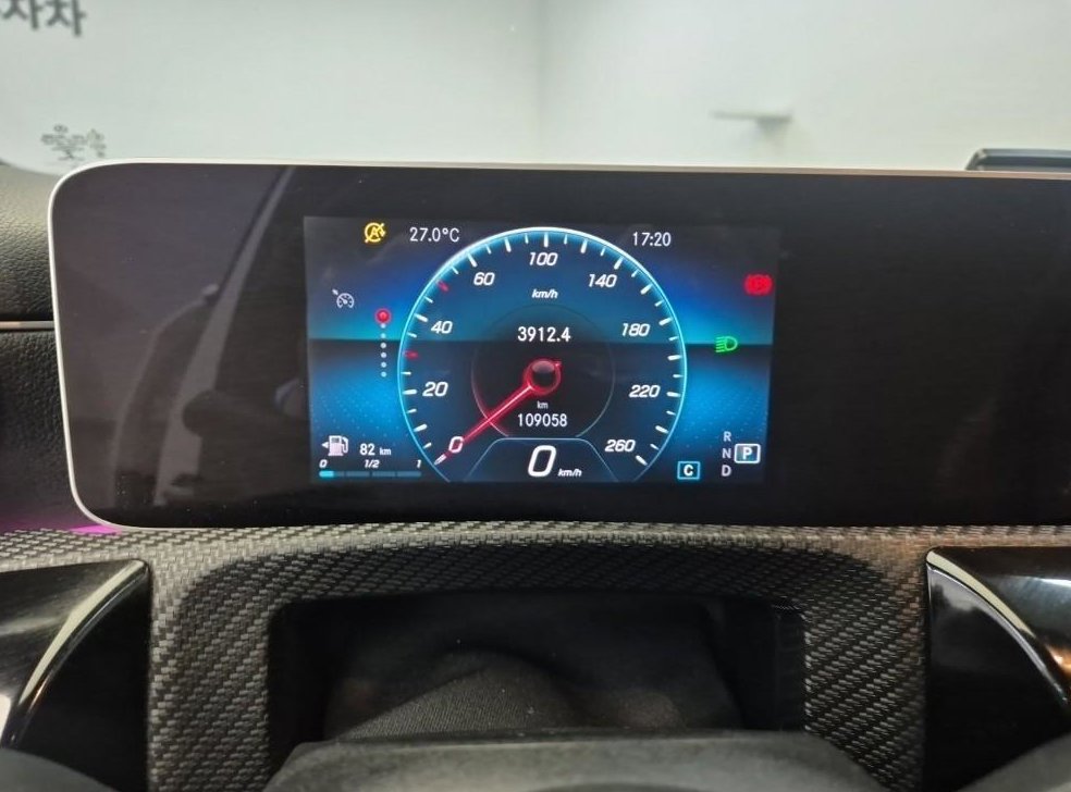 벤츠 A 클래스 A250 4MATIC 세단 사진 18