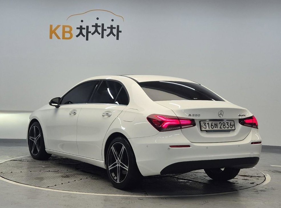 벤츠 A 클래스 A250 4MATIC 세단 사진 4