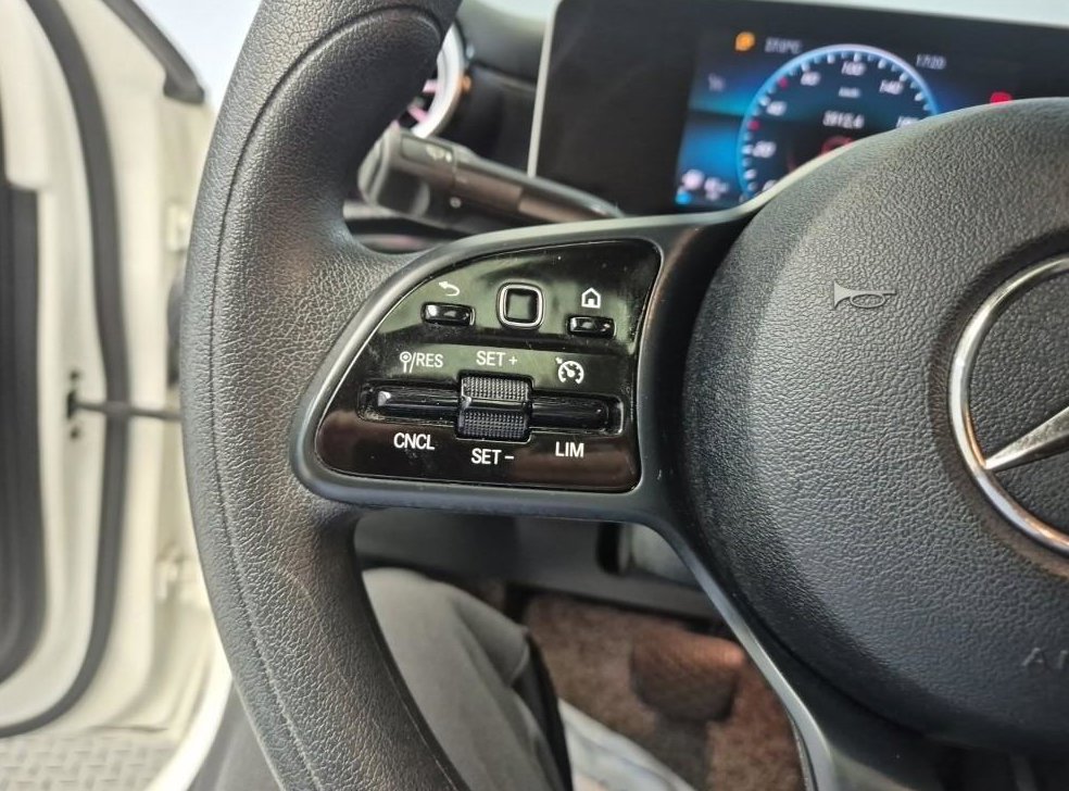 벤츠 A 클래스 A250 4MATIC 세단 사진 8