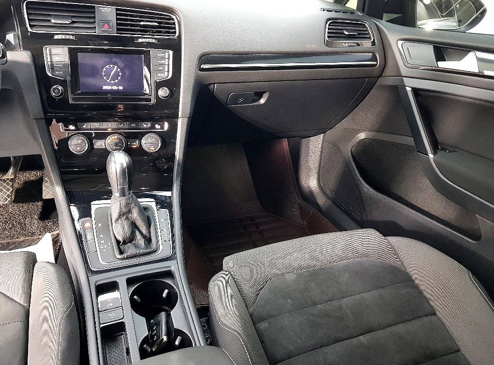 폭스바겐 골프 2.0 TDI 사진 10