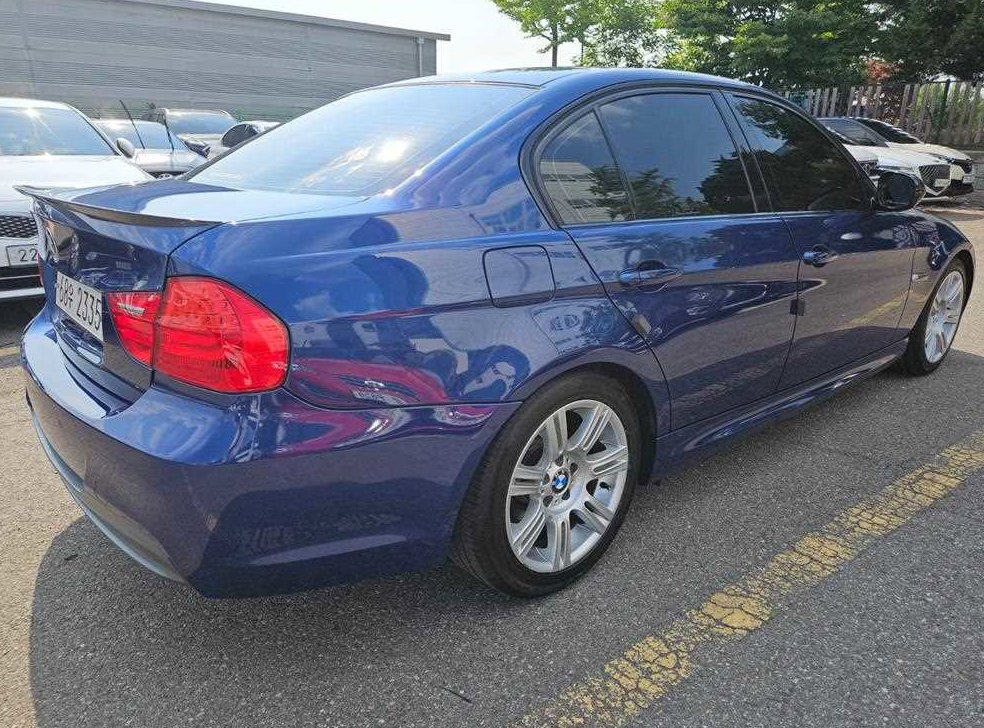 BMW 3시리즈 320d 세단 M 스포츠 사진 4