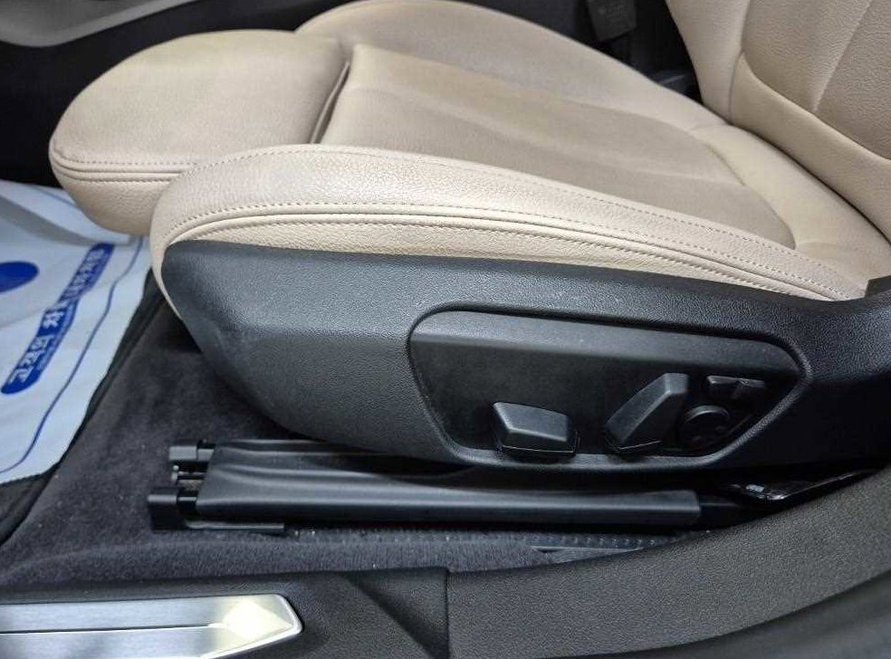 BMW 2시리즈 220d 어드밴티지 사진 19