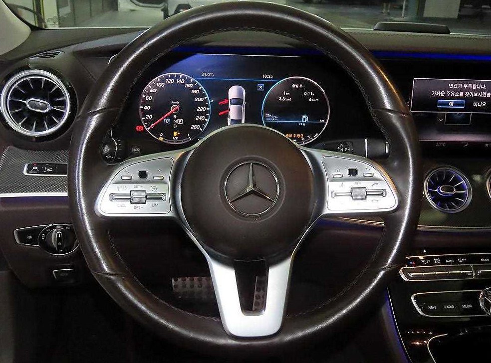 벤츠 CLS 클래스 CLS 300d AMG Line 사진 8