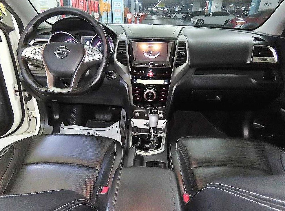 KG모빌리티(쌍용)  티볼리 가솔린 2WD 1.6 LX 사진 10