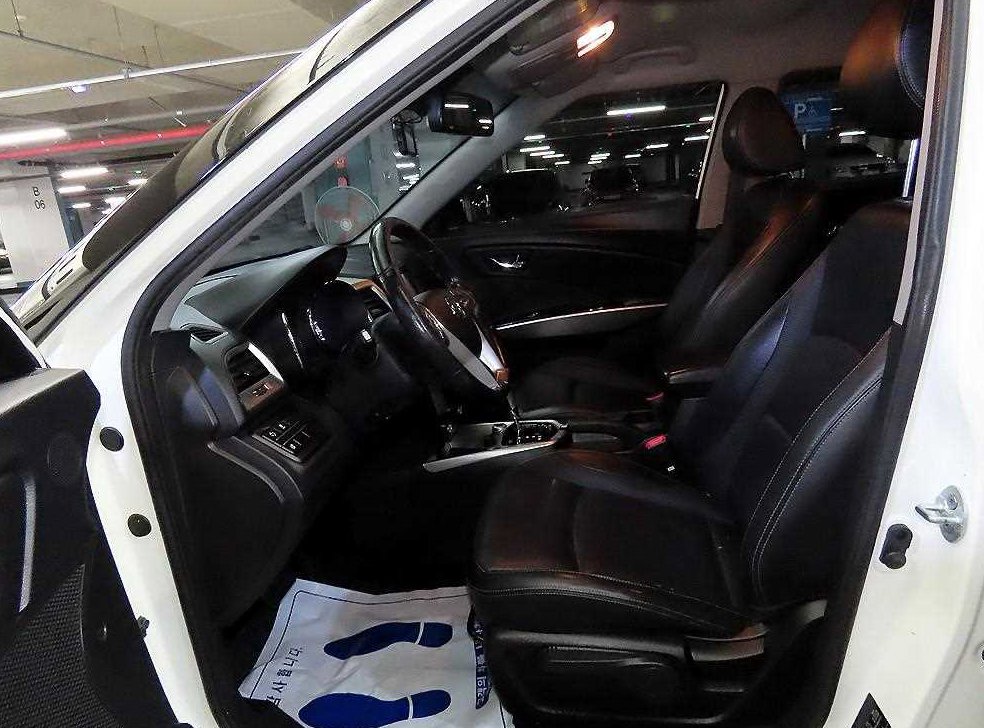 KG모빌리티(쌍용)  티볼리 가솔린 2WD 1.6 LX 사진 6