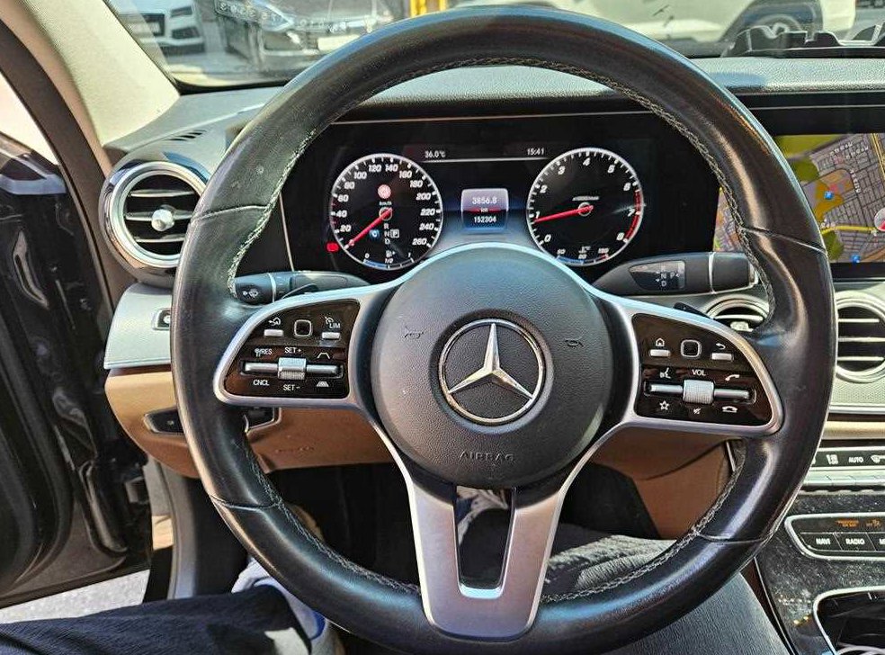 벤츠 E 클래스 E300 4MATIC AMG LINE 사진 12