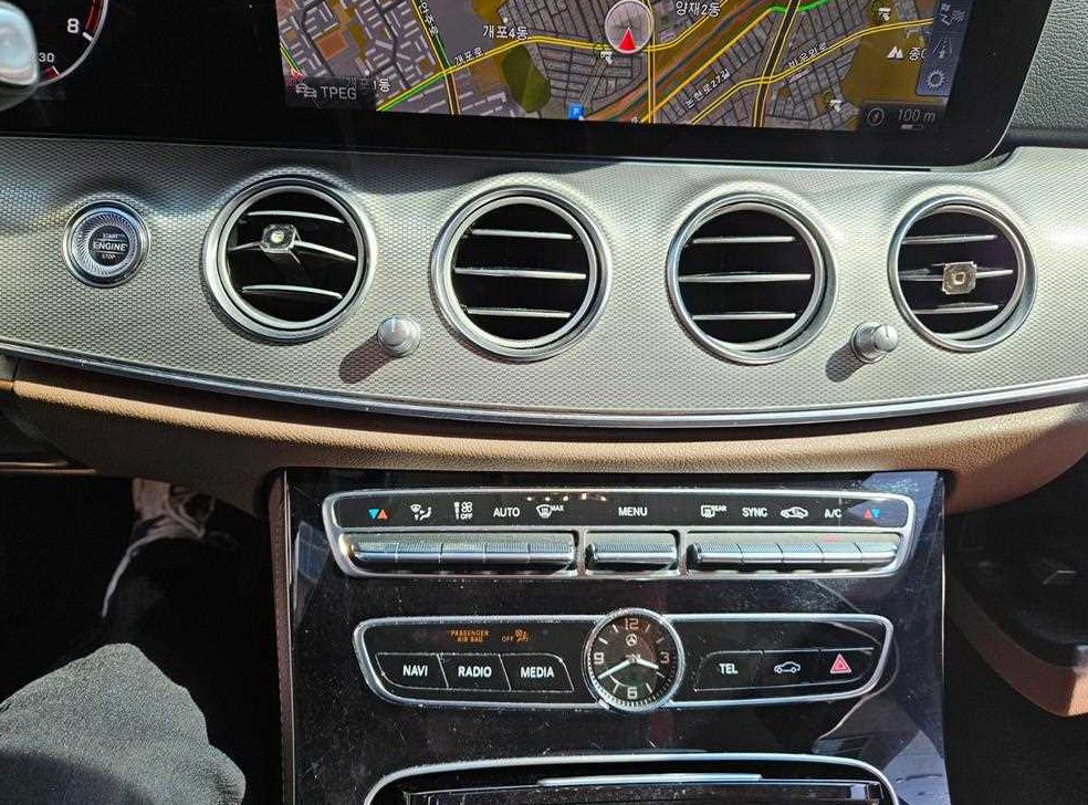 벤츠 E 클래스 E300 4MATIC AMG LINE 사진 14