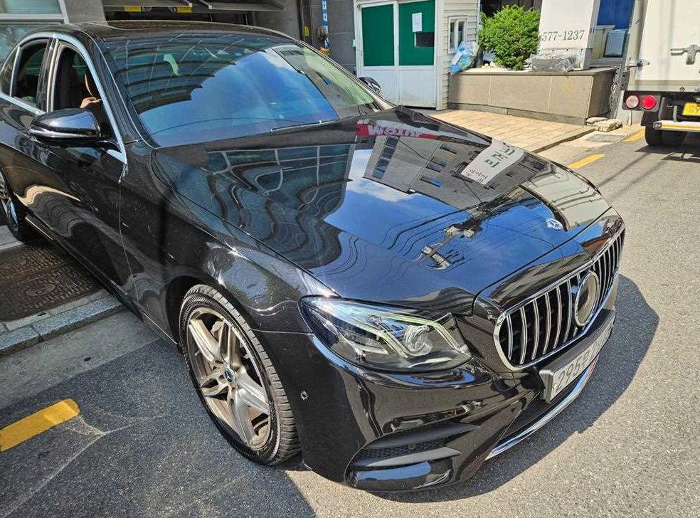 벤츠 E 클래스 E300 4MATIC AMG LINE 사진 2