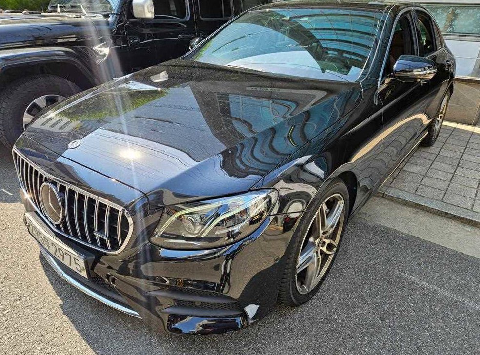 벤츠 E 클래스 E300 4MATIC AMG LINE 사진 3
