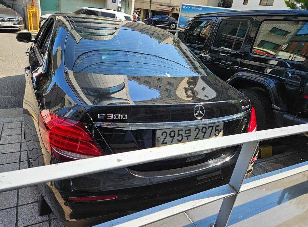 벤츠 E 클래스 E300 4MATIC AMG LINE 사진 4