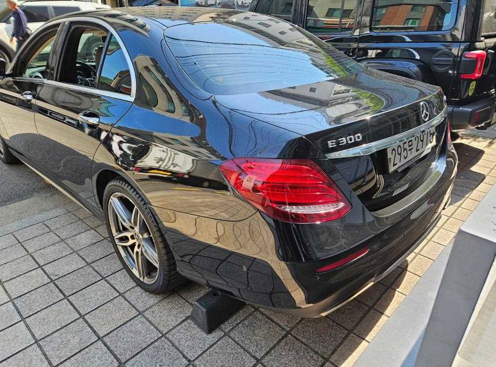 벤츠 E 클래스 E300 4MATIC AMG LINE 사진 5