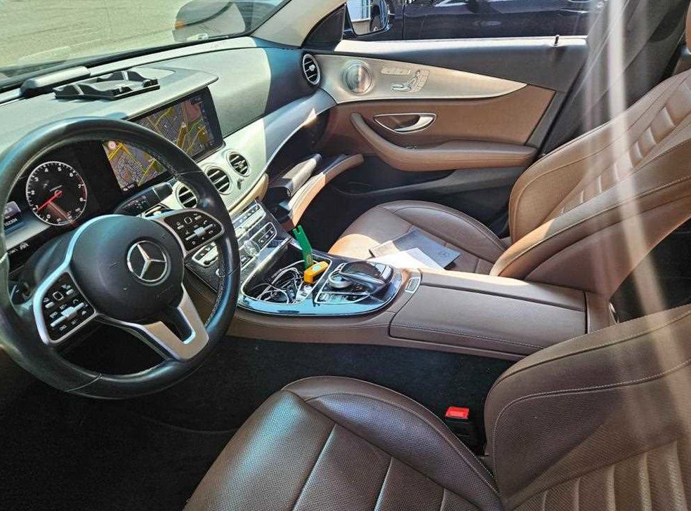 벤츠 E 클래스 E300 4MATIC AMG LINE 사진 8