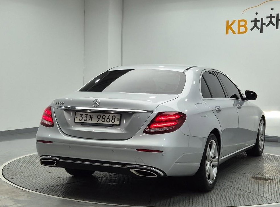 벤츠 E 클래스 E200 아방가르드 사진 3