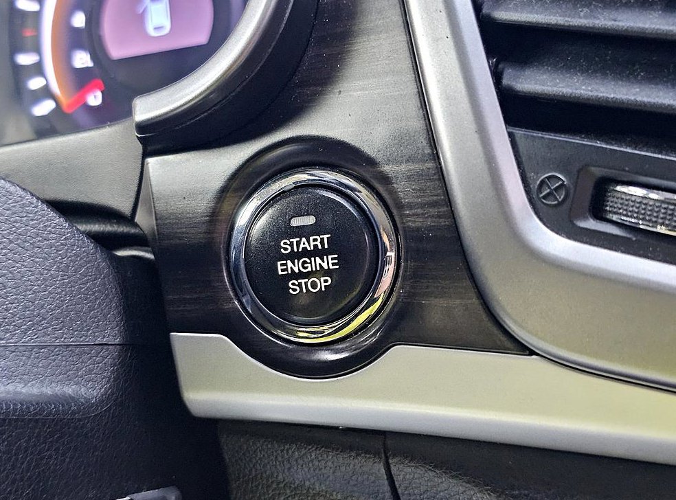 KG모빌리티(쌍용)  코란도 2WD 2.0 CVT 사진 13