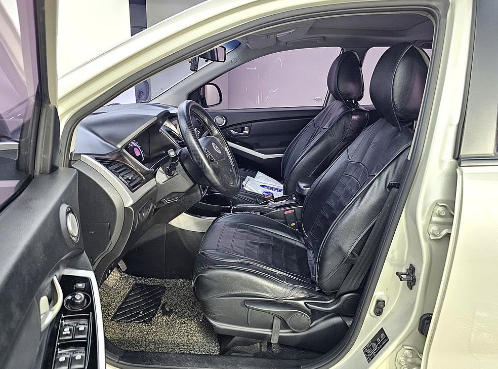 KG모빌리티(쌍용)  코란도 2WD 2.0 CVT 사진 8