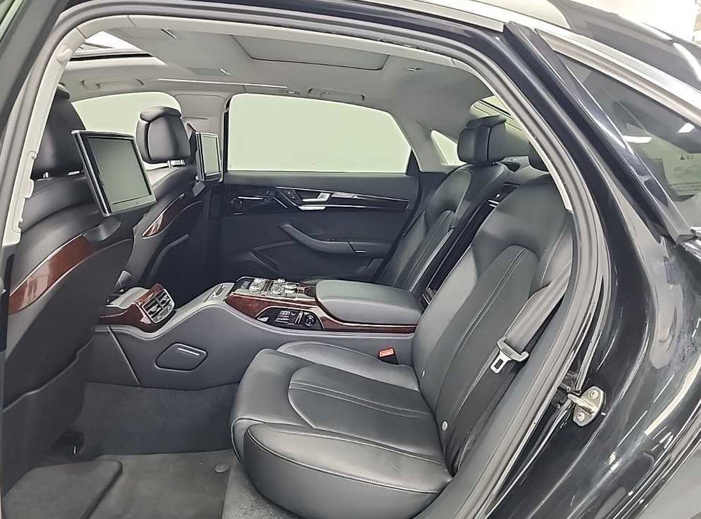 아우디 A8 4.2 FSI 콰트로 LWB 사진 12