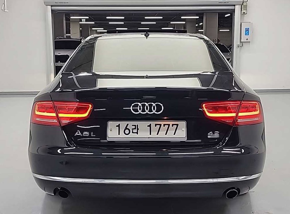 아우디 A8 4.2 FSI 콰트로 LWB 사진 3