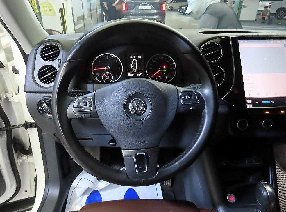 폭스바겐 티구안 2.0 TDI 프리미엄 사진 8