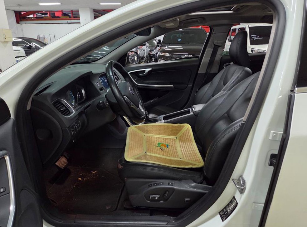 볼보 S60 D3 사진 6