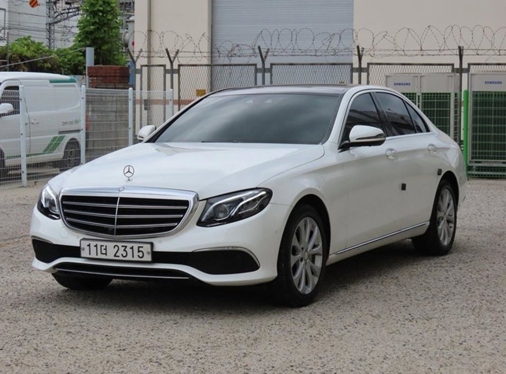 벤츠 E 클래스 E300 4MATIC 익스클루시브 사진 2
