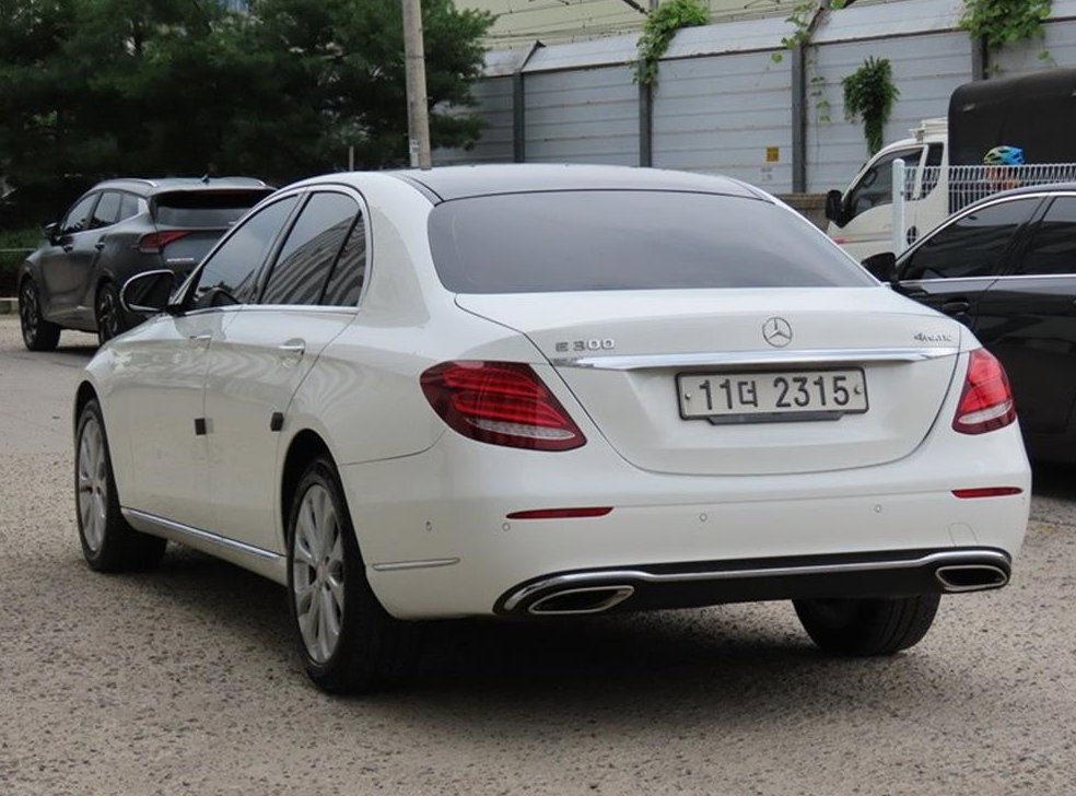 벤츠 E 클래스 E300 4MATIC 익스클루시브 사진 3
