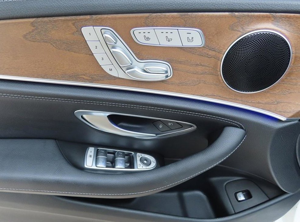 벤츠 E 클래스 E300 4MATIC 익스클루시브 사진 6