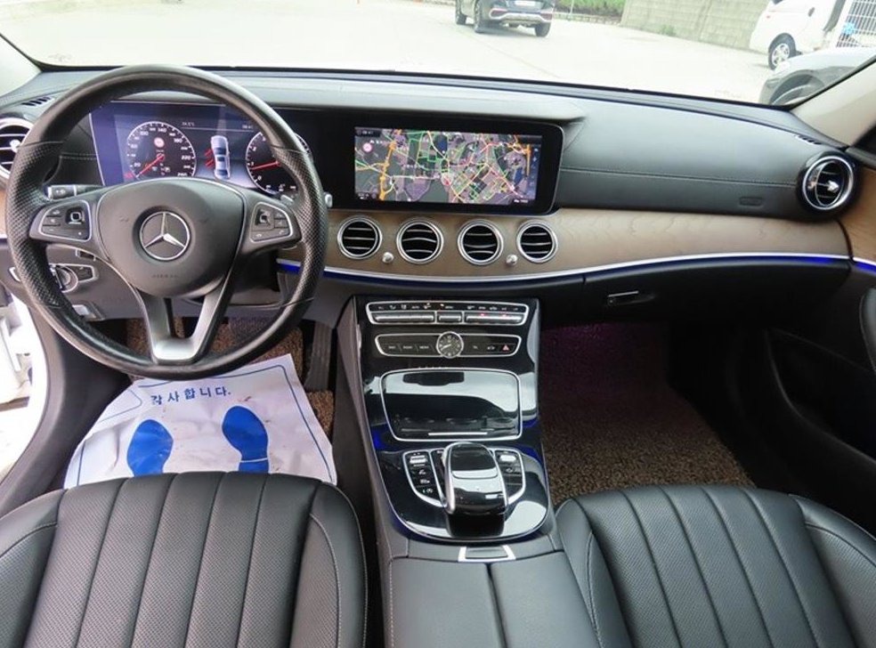 벤츠 E 클래스 E300 4MATIC 익스클루시브 사진 8