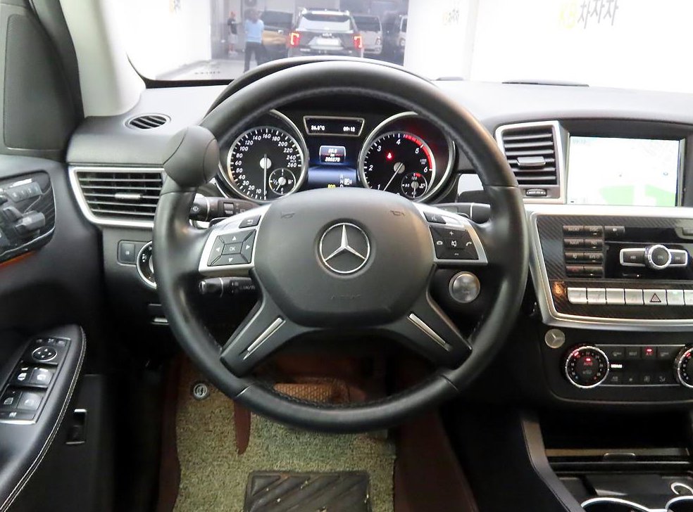 벤츠 M 클래스 ML350 블루텍 4매틱 사진 6