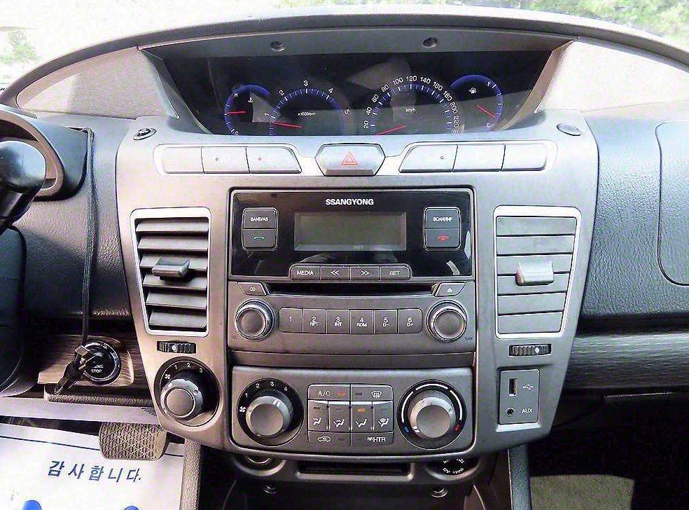KG모빌리티(쌍용)  코란도 2WD LT 사진 13