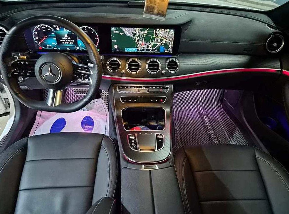 벤츠 E 클래스 E220d 4MATIC AMG라인 사진 10