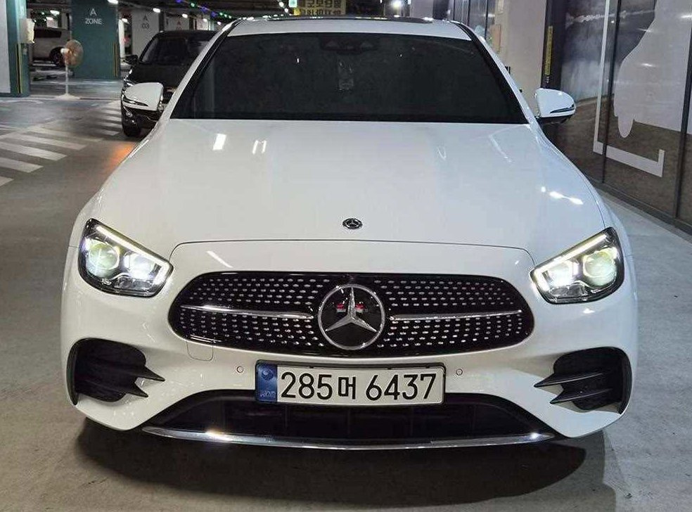 벤츠 E 클래스 E220d 4MATIC AMG라인 사진 2