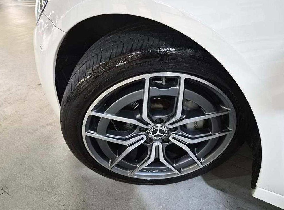 벤츠 E 클래스 E220d 4MATIC AMG라인 사진 20