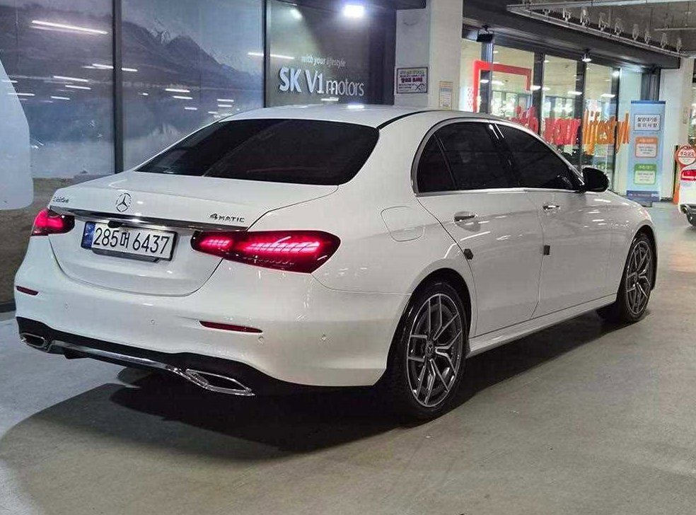 벤츠 E 클래스 E220d 4MATIC AMG라인 사진 4