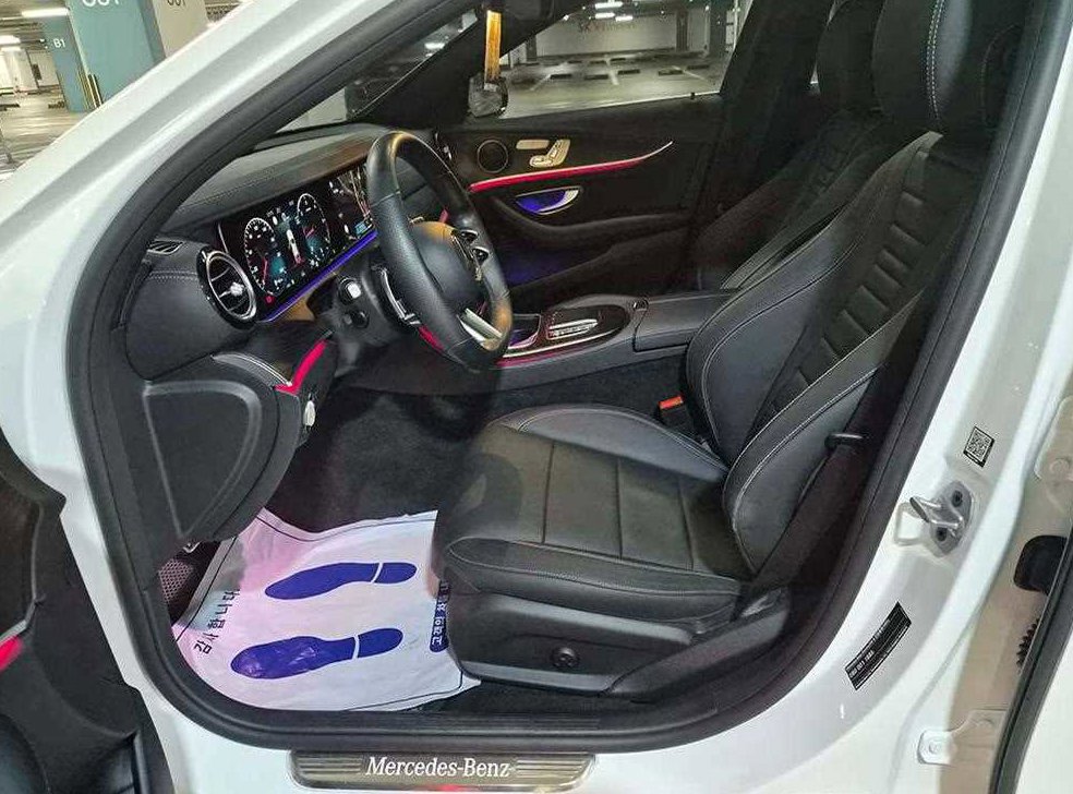 벤츠 E 클래스 E220d 4MATIC AMG라인 사진 6