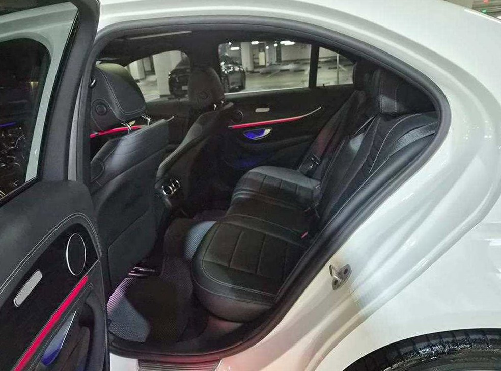 벤츠 E 클래스 E220d 4MATIC AMG라인 사진 7