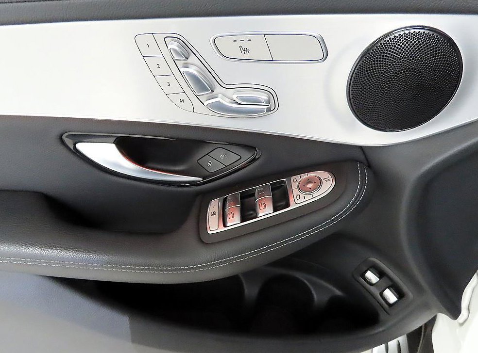 벤츠 GLC 클래스 GLC 300 e 4MATIC 사진 11