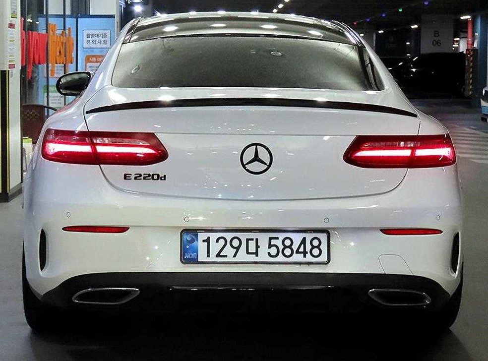 벤츠 E 클래스 E220d 쿠페 사진 5