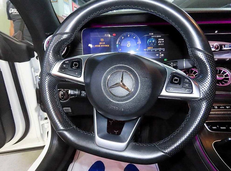 벤츠 E 클래스 E220d 쿠페 사진 8