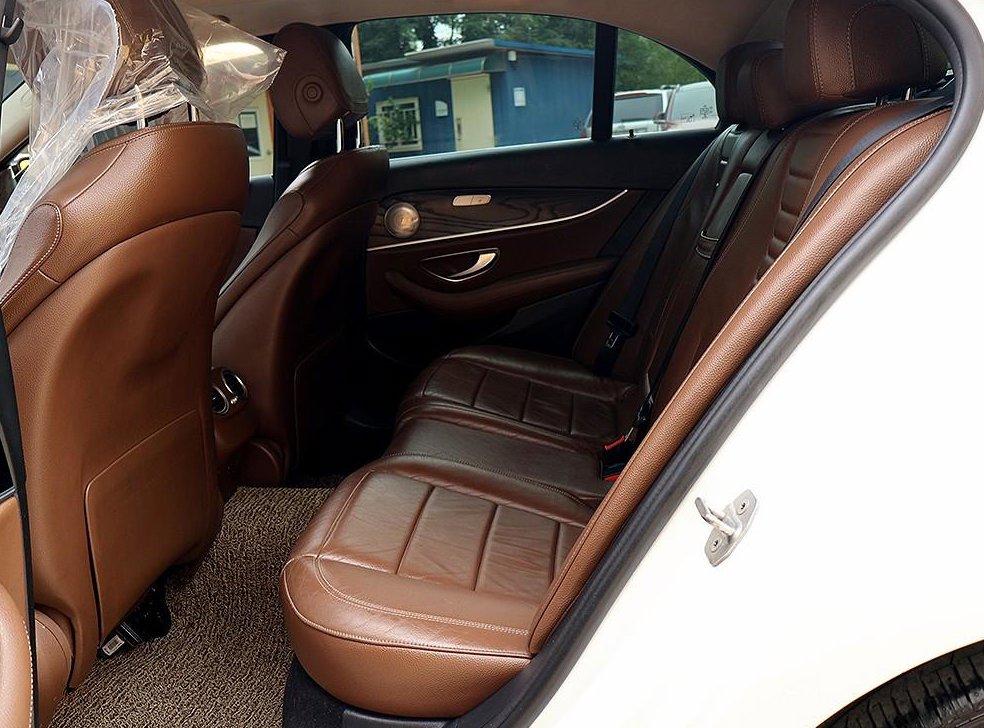 벤츠 E 클래스 E220d 아방가르드 사진 12