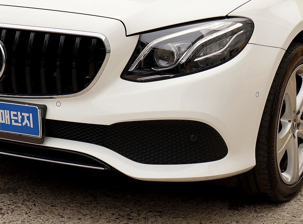 벤츠 E 클래스 E220d 아방가르드 사진 17