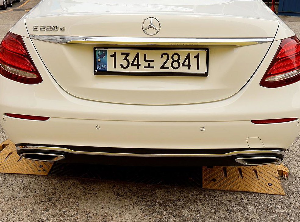 벤츠 E 클래스 E220d 아방가르드 사진 18