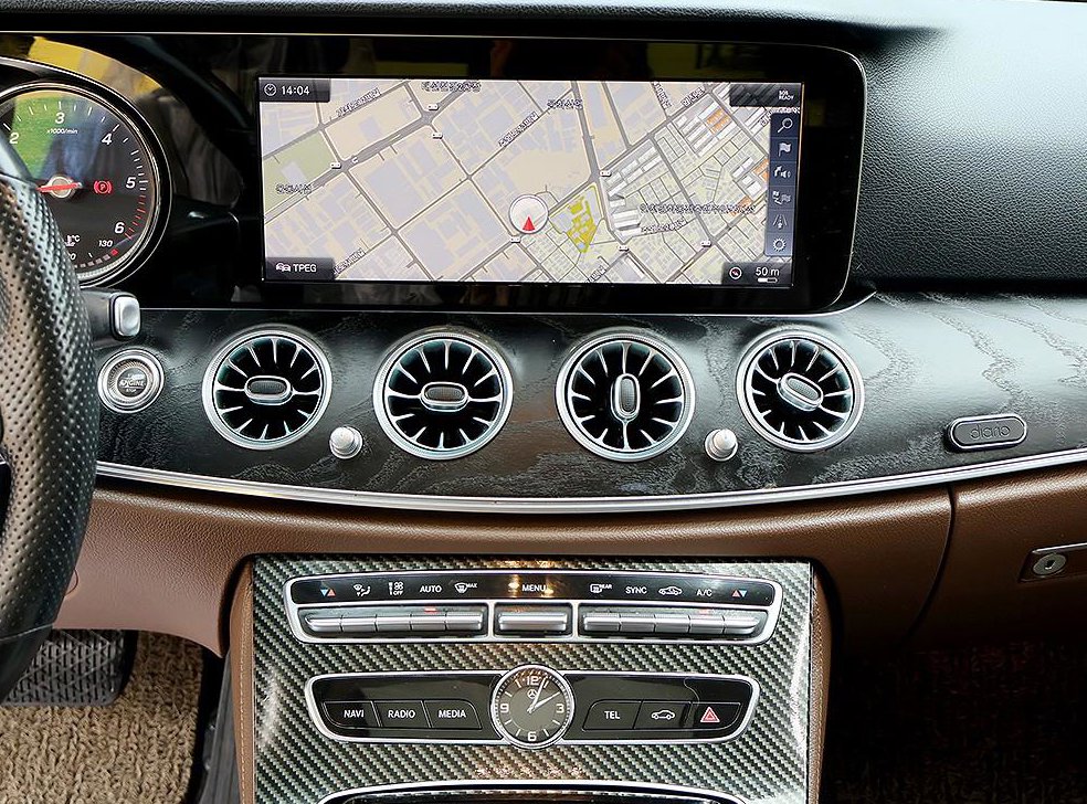 벤츠 E 클래스 E220d 아방가르드 사진 9