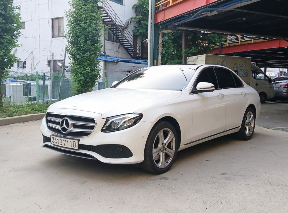 벤츠 E 클래스 E220d 아방가르드