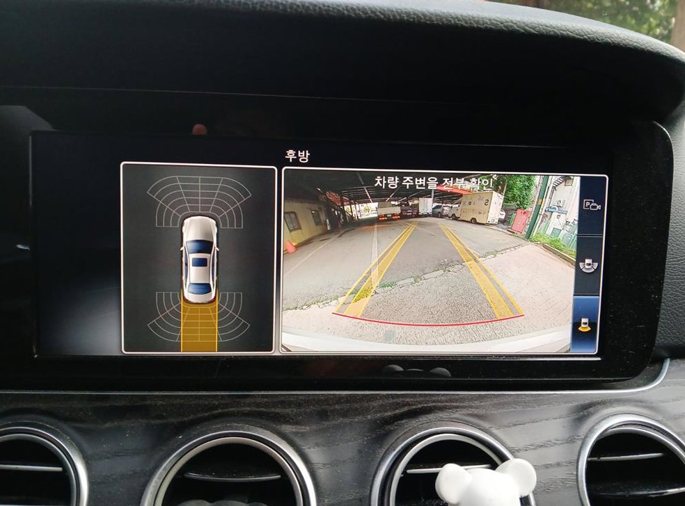 벤츠 E 클래스 E220d 아방가르드 사진 16