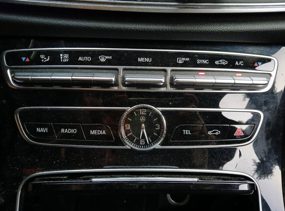 벤츠 E 클래스 E220d 아방가르드 사진 17
