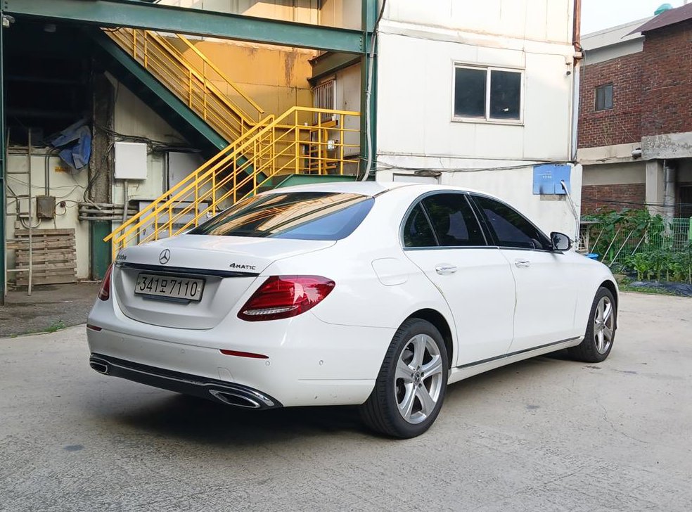 벤츠 E 클래스 E220d 아방가르드 사진 4